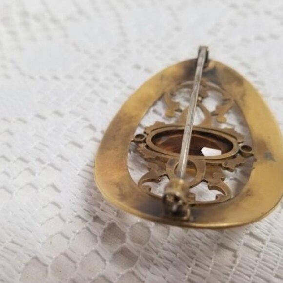 Huge Antique Victorian yellow metal and glass Brooch - Picture 4 of 5